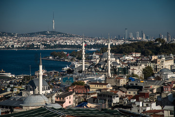 Fototapeta premium Bosphorus in Istanbul at sunset, Turkey. Aerial panoramic view of the city divided by Bosphorus. Beautiful cityscape of Istanbul with cruise ships on the nice Bosphorus. 