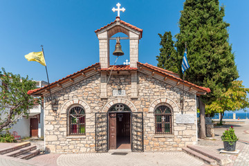 Obraz premium Kallithea, Greece - September 05,2019: Saint Nicholas Orthodox Church in Kallithea, Halkidiki