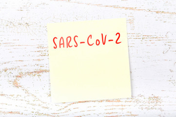 Yellow sticky note with reminder of coronavirus danger