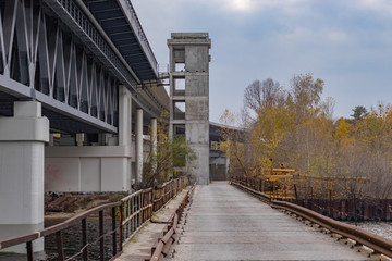 Obraz premium New bridge construction in Kyiv on Dnieper river near the old one