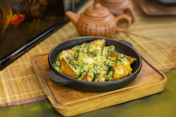 Potato witn spinach and curru sauce