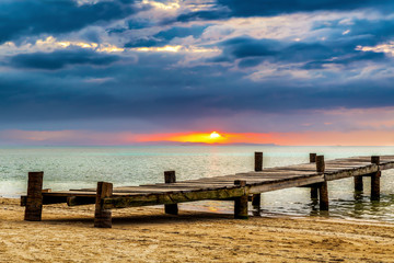 Obraz premium Beautiful sunset in San Blas Island at politically autonomous Guna territory in Panama.