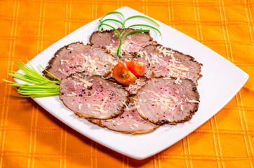 Roast Beef con pimienta negra molida y parmesano 