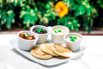 Desayuno venezolano arepas de maiz blanco harina pan 