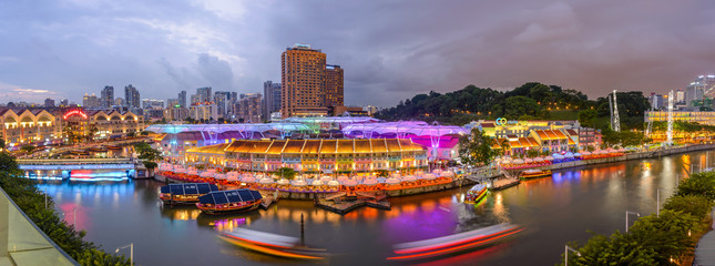 Obraz premium Clarke Quay, Singapore - Mar 2020 - Night clubs, restaurant and pub area, fun and entertainment central area by Singapore river bank