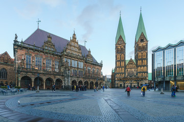 Landscapes of Bremen market square, front view of St. Petri Dom Bremen - obrazy, fototapety, plakaty