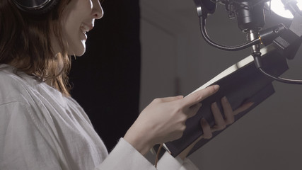 声優　音読