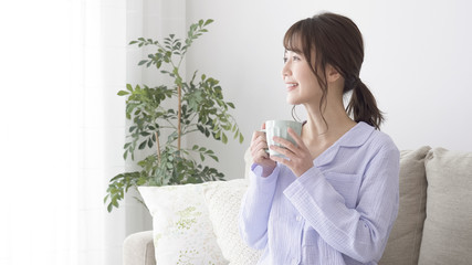 女性　起床