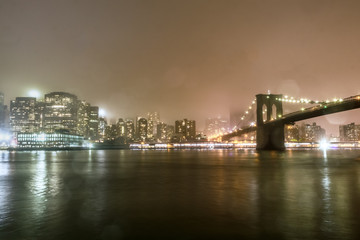 brooklyn bridge at night