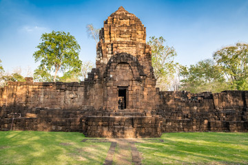 Fototapeta na wymiar Walls and tower of the Khmer fortress