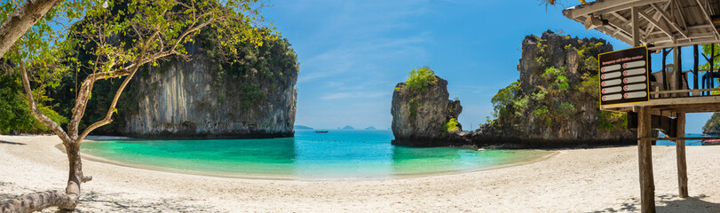 Fototapeta premium Panorama beach of koh hong island andaman sea in Krabi, Thailand.