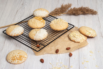 Cookies made from almonds and coconut