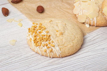 Cookies made from almonds and coconut