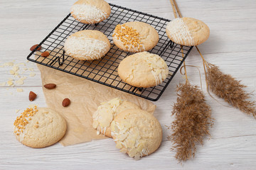 Cookies made from almonds and coconut