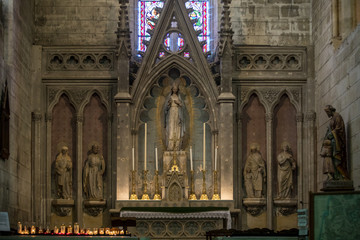 Fototapeta na wymiar Altar in the Collegiale church of Saint Emilion, France