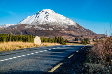 Stone welcoming to the village of Dun Luiche in gaelic - Translation: Dunlewey