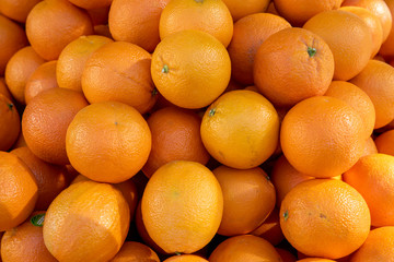 organic oranges in the market