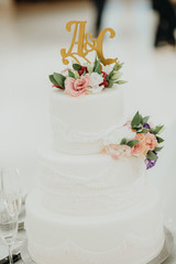Obraz na płótnie Canvas wedding white beautiful cake