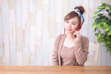 ルームウェアの女性