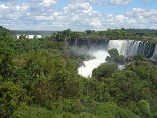 Fototapeta na wymiar Paisajes de las cataratas de Iguazú