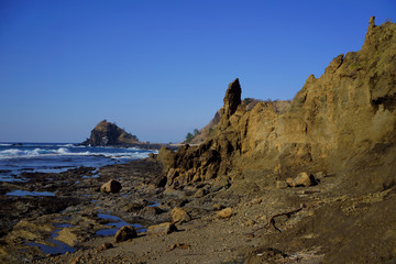 火星のような岩が広がる小木ジオサイト