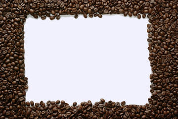 コーヒー豆の四角いフレームに白紙のコピースペース