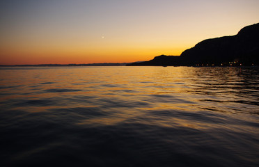 Fototapeta na wymiar Beautiful lake view in Italy after sunset