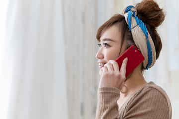 ルームウェアの女性