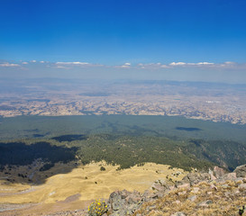 Fototapeta na wymiar The malinche volcano, panoramic view from the top of the forest