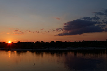 Fototapeta na wymiar Zachód słońca nad Wisłą w Kazimierzu