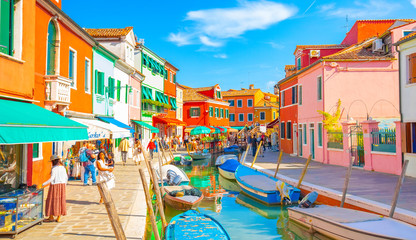 Water canal and colorful houses on Burano island, Italy - obrazy, fototapety, plakaty