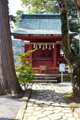 伊豆山神社（伊豆権現）の境内の祠の風景