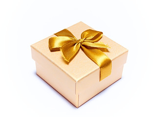 Obraz premium Gift box with a gold bow isolated on a white background. Close up.