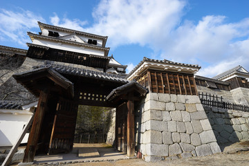 松山城・紫竹門。坂の上の雲。松山城は日本の12の現存天守閣の1つ。愛媛県松山市の観光地。