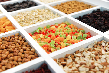 Sweet marmalade cubes lie in a square cell. In neighboring cells, fill in nuts, peanuts, pistachios.