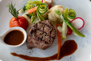  beef steak and vegetables wiht sauce