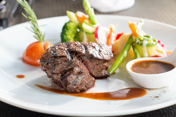  beef steak and vegetables wiht sauce