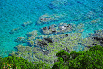 Blaues Wasser auf Sardinien