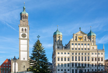 Fototapeta na wymiar Christmas tree in the city of Augsburg