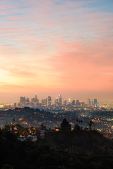 Fototapeta premium Los Angeles skyline at smoggy sunrise
