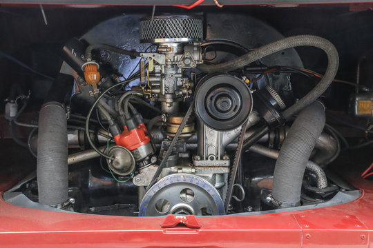 Blick in den Motorraum vom -Bulli T1