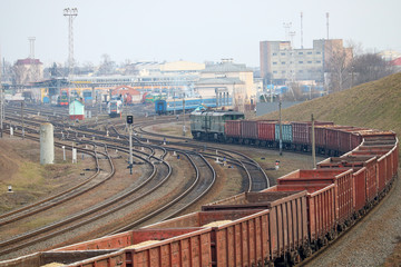 Fototapeta na wymiar freight train arrives at the train station