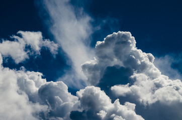 Naklejka na ściany i meble Imagen de nubes (cúmulus) en un cielo diurno 