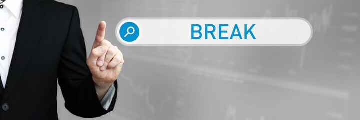 Break. Mann im Anzug zeigt mit dem Finger auf ein Suchfeld. Das Wort Break steht in der Suche....