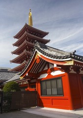 Obraz premium The Five Storied Sensoji or Senso-ji Pagoda, an ancient Buddhist Temple, next to Asakusa Shrine in Tokyo, Japan