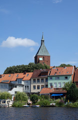 Fototapeta na wymiar Staddtsee in Mölln mit Kirche