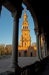 Torre de la plaza de España de Sevilla al amanecer - obrazy, fototapety, plakaty