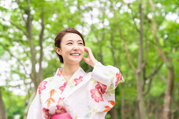 Obraz premium 浴衣を着た女性
