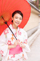 浴衣を着た女性
