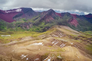 Photo sur Plexiglas Vinicunca Vallée rouge près de Vinicunca Rainbow Mountain, région de Cusco, Pérou